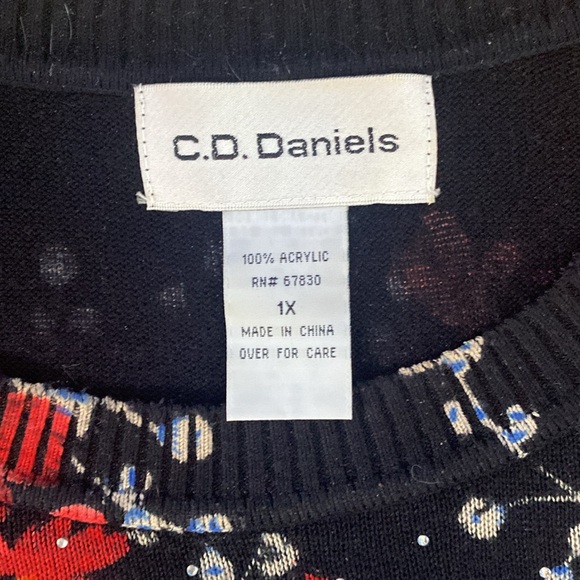 Classic Women's Black Sweater with Red Floral Design, Embellished - Picture 5 of 6